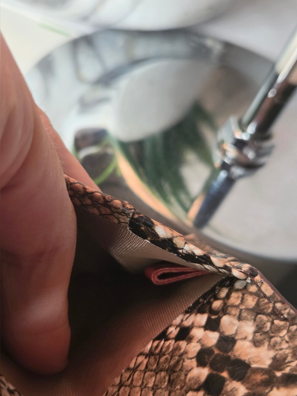 Hammitt 40 West Domino Snake Embossed Leather Wallet Magnetic Snap - Picture 9 of 10